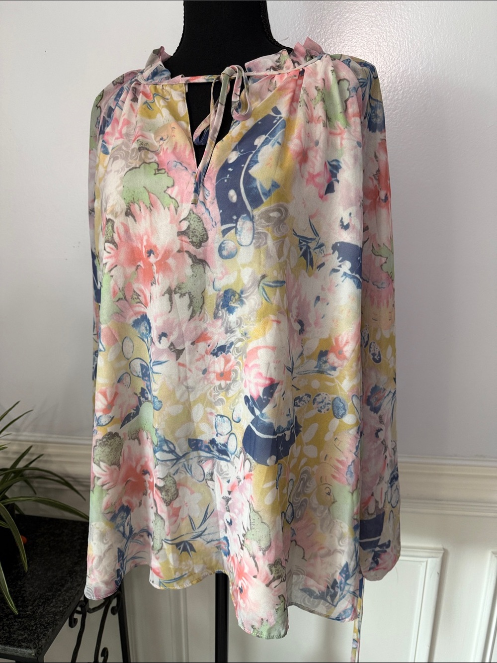 NWT Elie Tahari Pastel Floral Tie-Neck Long Sleeve Lightweight Blouse 3X